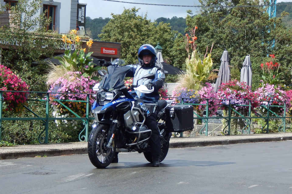 Motorrijbewijspoint Alblasserdam examengarantie AVB en AVD